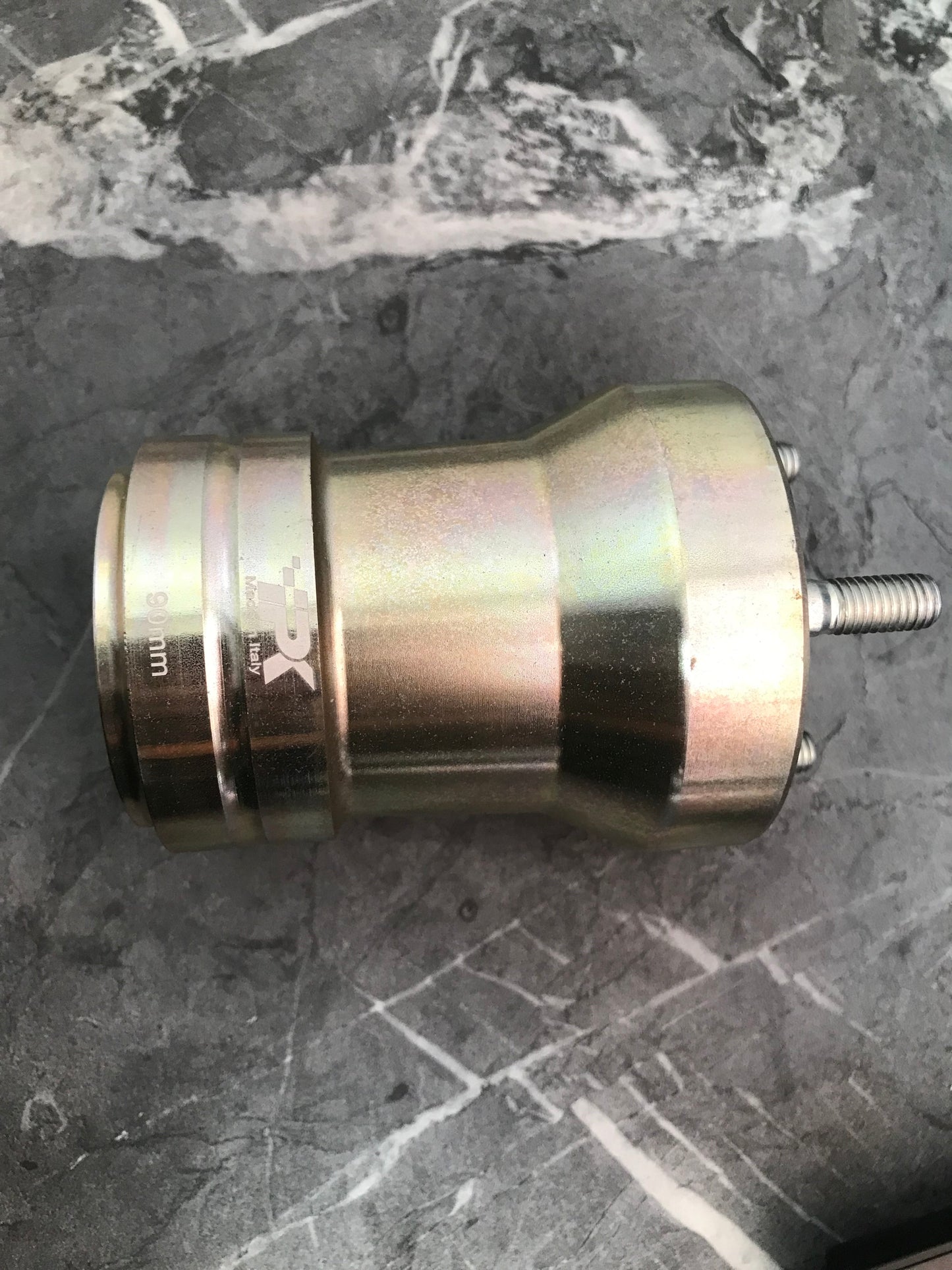 R-MG front hub Ø42X90mm IPK